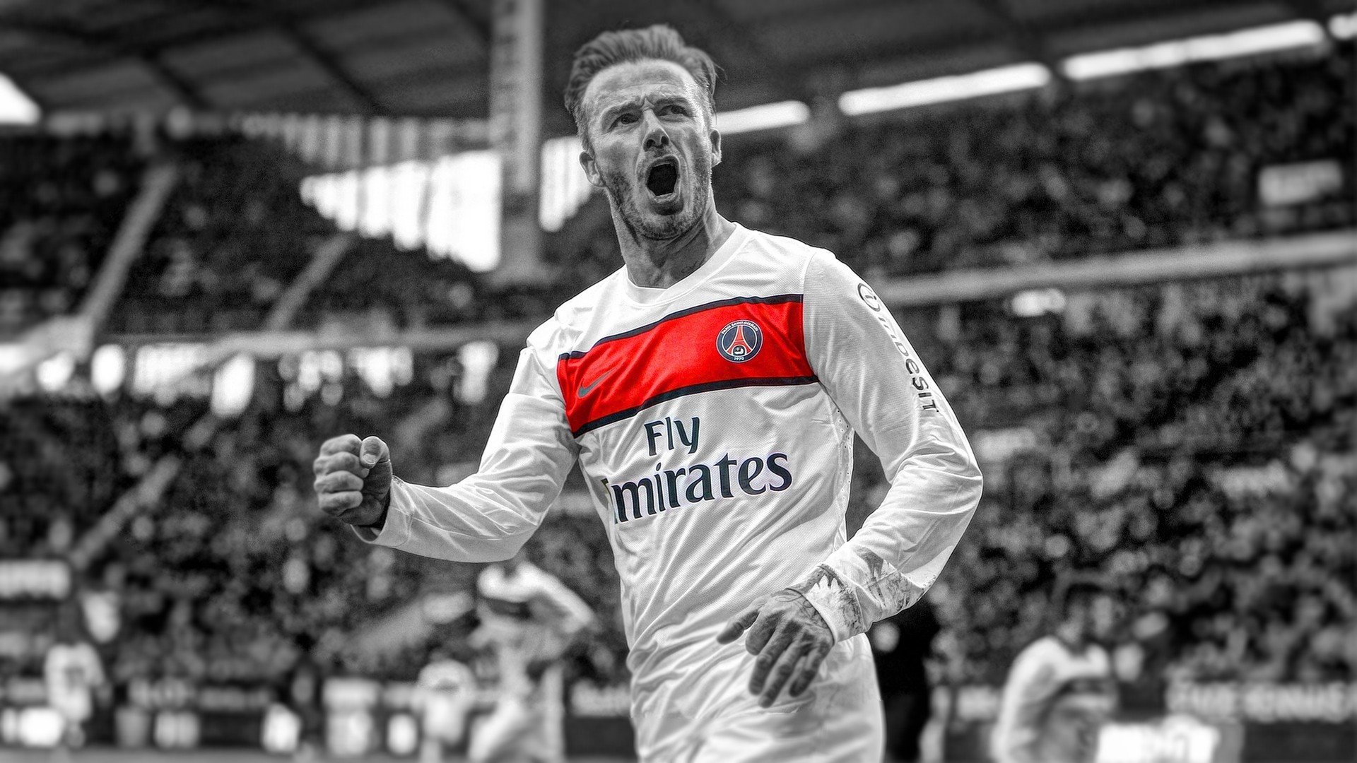 怒摔水瓶！AC米兰场边指挥暴跳如雷，梅西队友失控瞬间引爆圣西罗，怒摔水瓶！AC米兰场边暴怒指挥，梅西队友失控瞬间引爆圣西罗